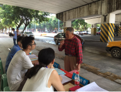 營銷部進社區(qū)開展 “扶貧救助獻愛心 便民服務為群眾”活動